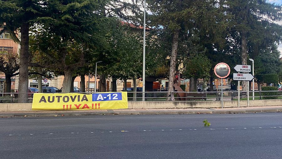 Pancarta en Belorado pidiendo la construcción de la autovía A-12.