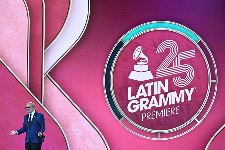 Manuel Abud presenta los Latin Grammy: Premiere, evento previo a la gala.