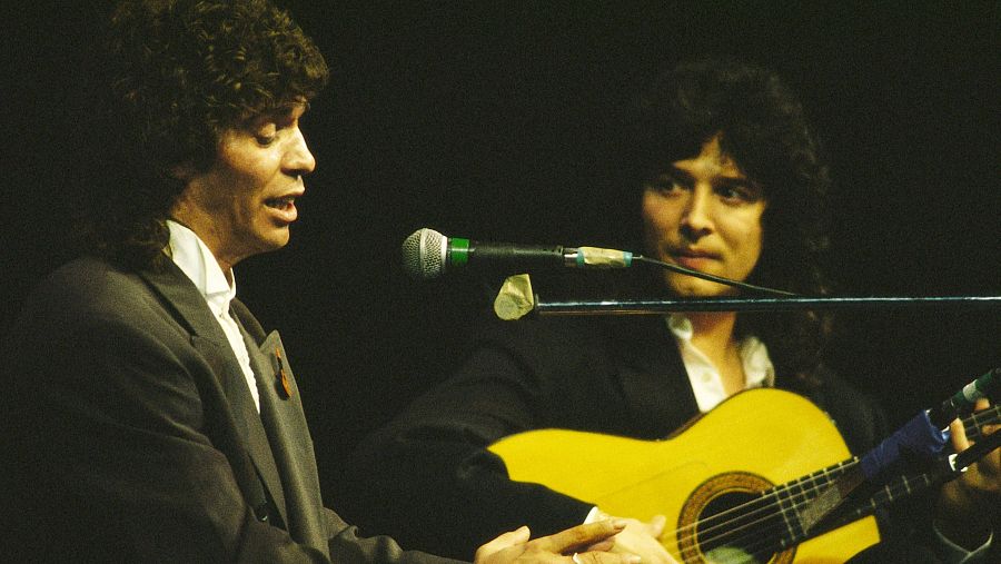 Miguel Poveda canta con Chicuelo a la guitarra en el documental 'Dame Veneno' para el Día Mundial del Flamenco.
