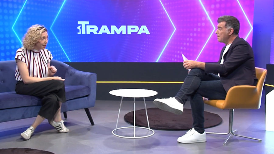 Judit Martín y Pep Plaza charlan en el programa 'La Trampa'.