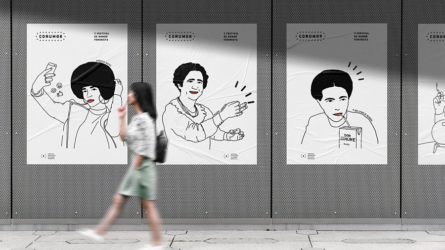 Carteles del Festival de Humor Feminista Coñumor con ilustraciones de Angela Davis y Simone de Beauvoir.
