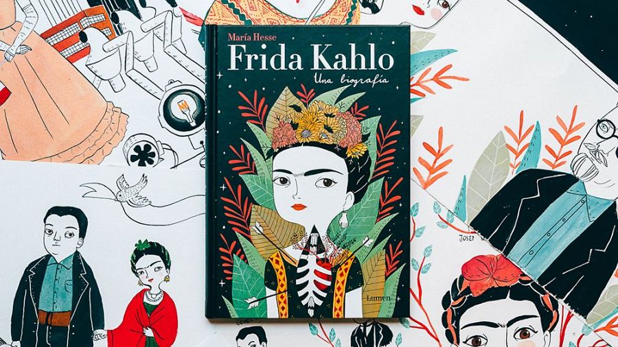 Portada del libro 'Frida Kahlo. Una biografía' de Maria Hesse, con una ilustración de la artista.