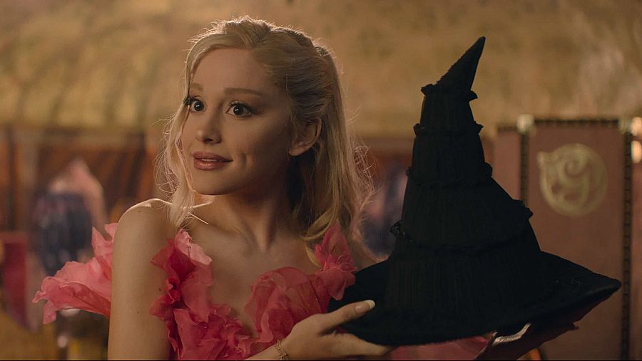 Ariana Grande interpreta a Glinda en 'Wicked'.