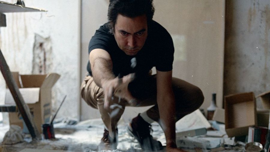 Tapies, en su estudio