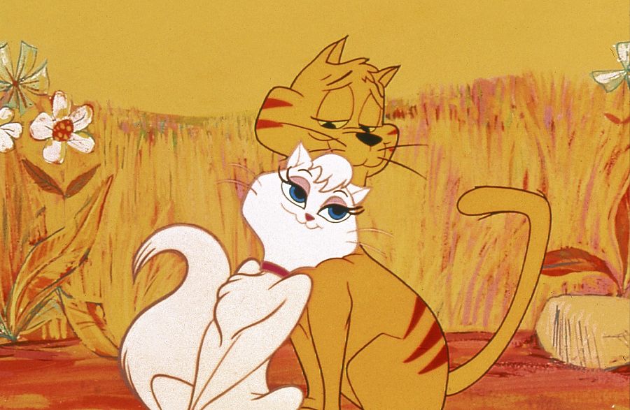 Dos gatos abrazados; uno naranja rayado, otro blanco con collar rojo.  Escena de *Gay Purr-ee* (1962).