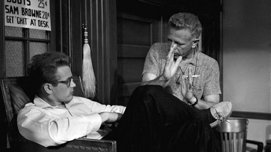 James Dean y Nicholas Ray durante el rodaje de 