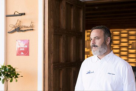 El chef Ángel León en su restaurante, A Levante.