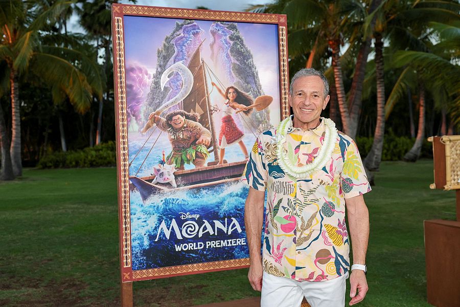 El CEO de Disney, Bob Iger, en la premiere de 'Vaiana 2' en Hawái.