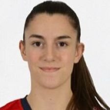 Ester Somaza, jugadora de balonmano, en una foto posiblemente del Campeonato Europeo. Lleva camiseta deportiva y una leve sonrisa.