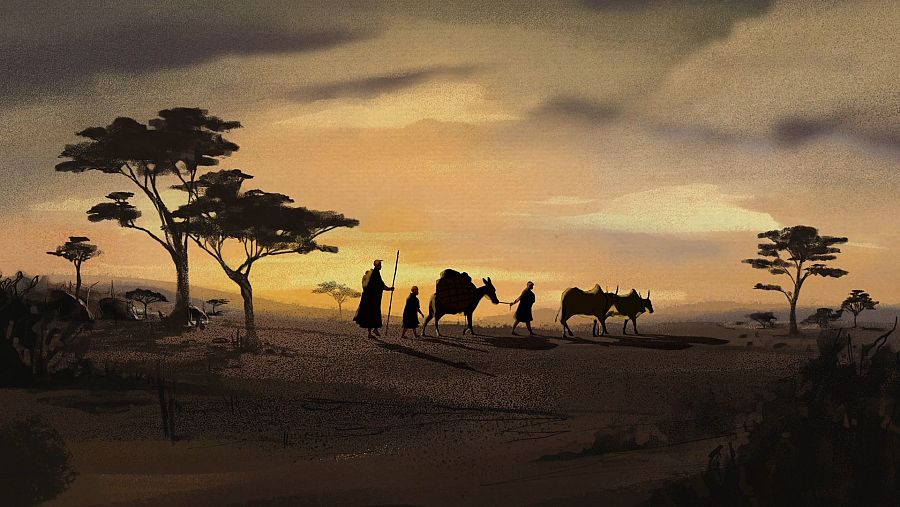 Siluetas de personas y animales de carga viajando al atardecer en una sabana. Escena de la película 'Mariposas negras'.