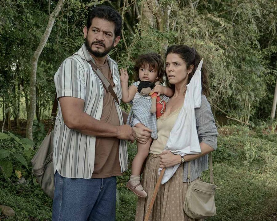 Juana Acosta y Juan Carlos Martínez en escena de 