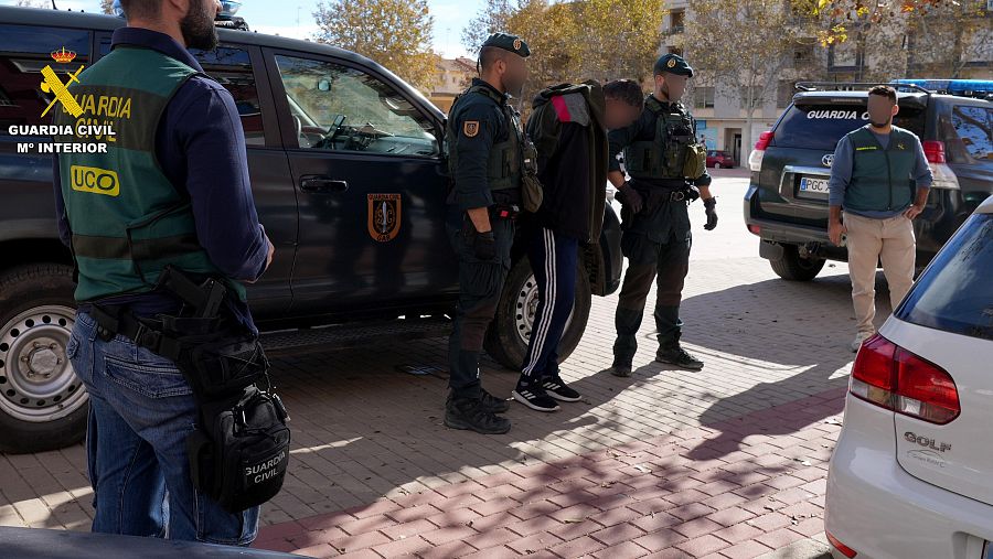 Detenidos siete miembros de una banda que arrancaban cajeros usando camiones con grúas