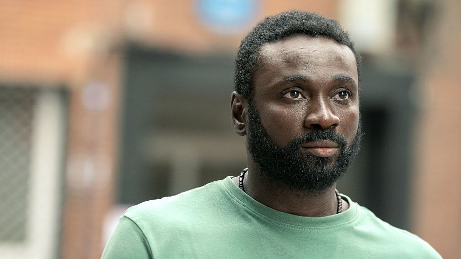 Malcolm Treviño-Sitté es el detective Touré