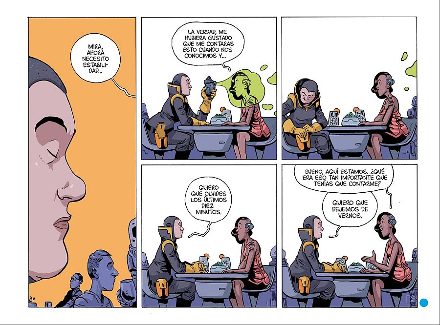 Viñetas de un cómic mostrando una conversación entre dos personajes; uno con traje oscuro y casco, el otro con vestido rosa.  Diálogos revelan una confesión y posterior ruptura.