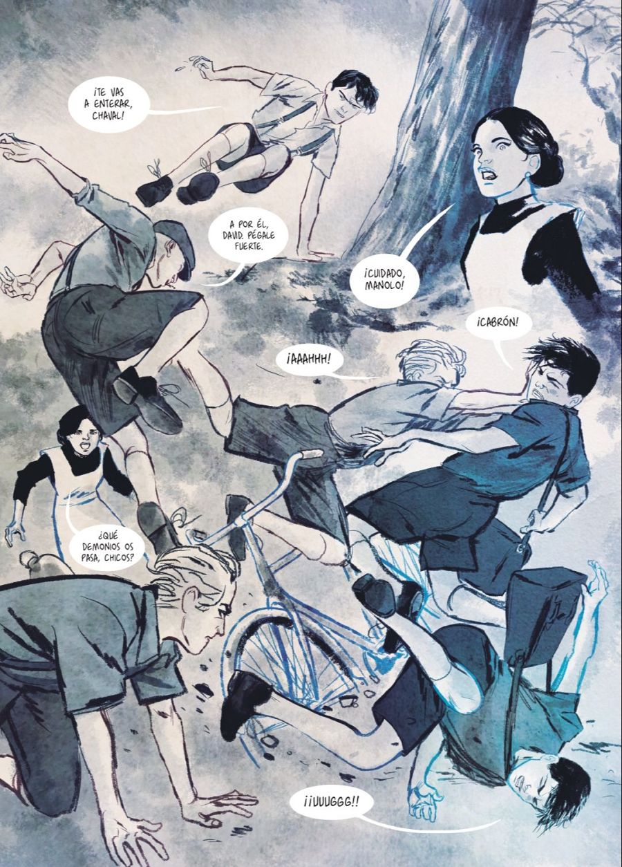 Pelea entre jóvenes en un cómic; uno salta sobre otro, una chica observa con preocupación, gritos e insultos. Tonos azules y grises.