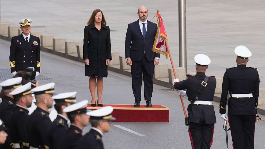 El presidente del Senado, Pedro Rollán (c-d), y la presidenta del Congreso, Francina Armengol (c-i), durante la celebración del Día de la Constitución en el Congreso de los Diputados