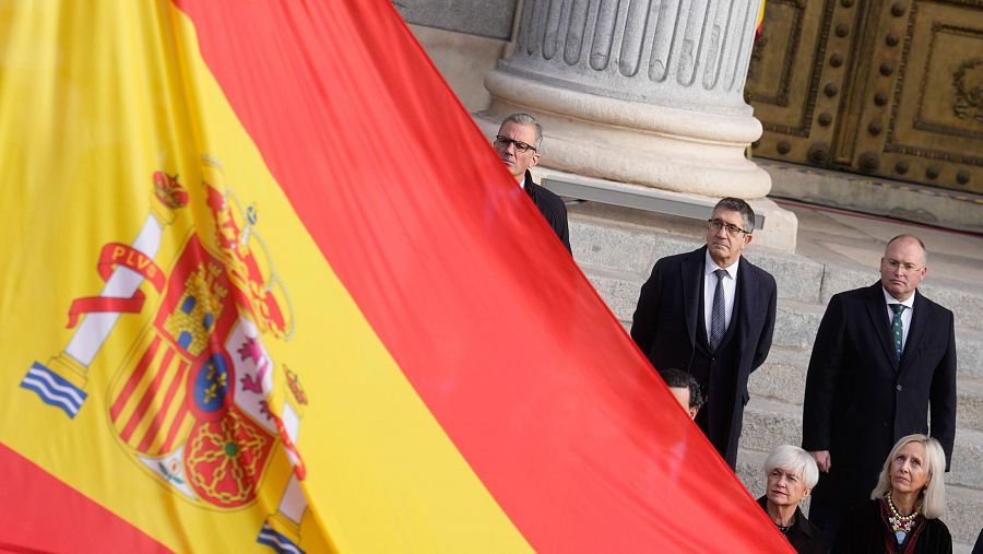 El diputado de VOX Javier Ortega Smith (i), junto al portavoz del PSOE en el Congreso, Patxi López, y el portavoz del PP en el Congreso, Miguel Tellado (d)