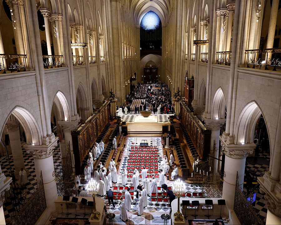 La calma antes del acto de reapertura en Notre Dame