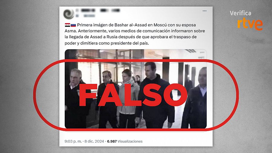 Imagen borrosa, etiquetada como falsa por RTVE, supuestamente mostrando a personas en un interior.  La publicación original afirmaba ser la primera imagen de Al Assad y su esposa en Moscú tras recibir asilo.