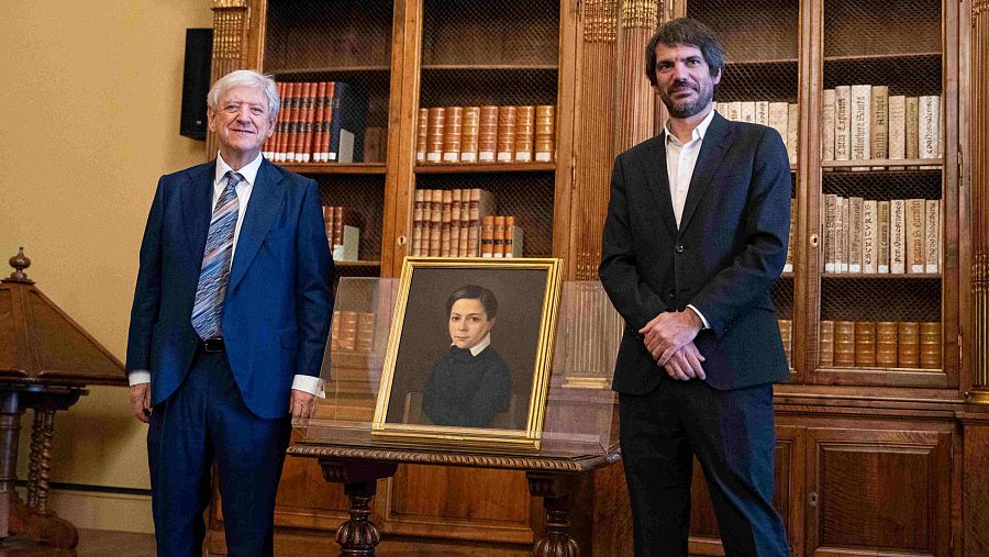 El presidente de la Fundación Giner de los Ríos, José García-Velasco, junto al ministro de Cultura, Ernest Urtasun.