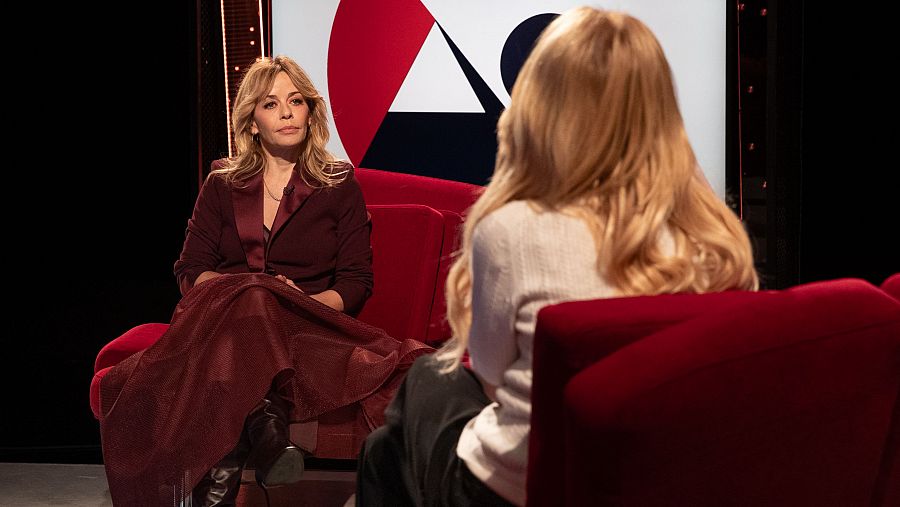 La actriz María Adánez durante la entrevista con Cayetana Guillén Cuervo