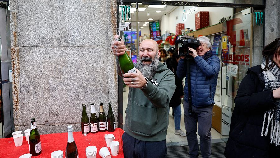 Un cuarto premio, el 77.768, vendido en Madrid