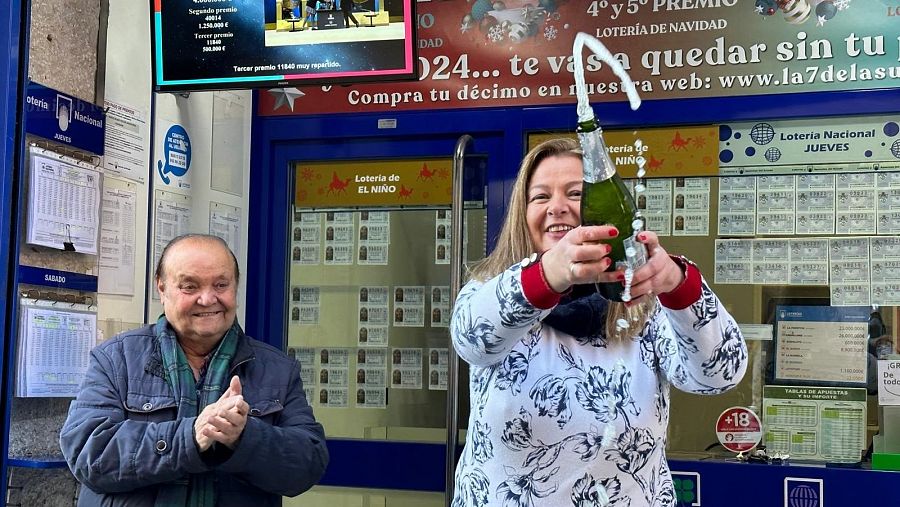 Esther Samaniego descorcha champán tras repartir 157 millones con el segundo premio