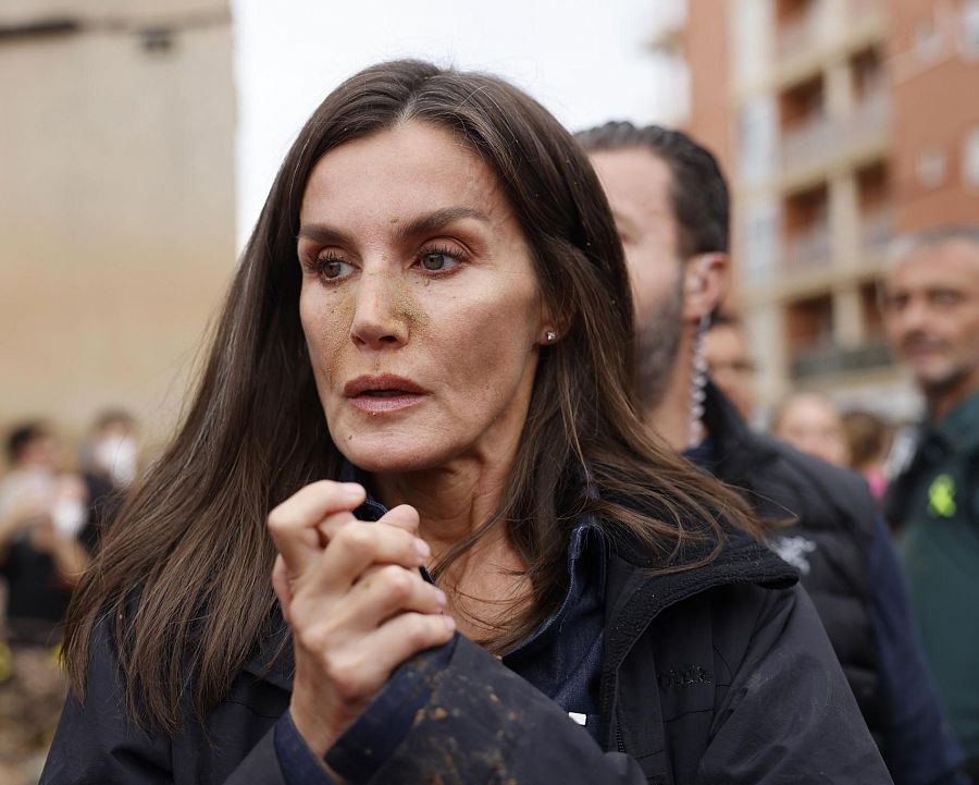 La reina Letizia durante la accidentada visita a Paiporta