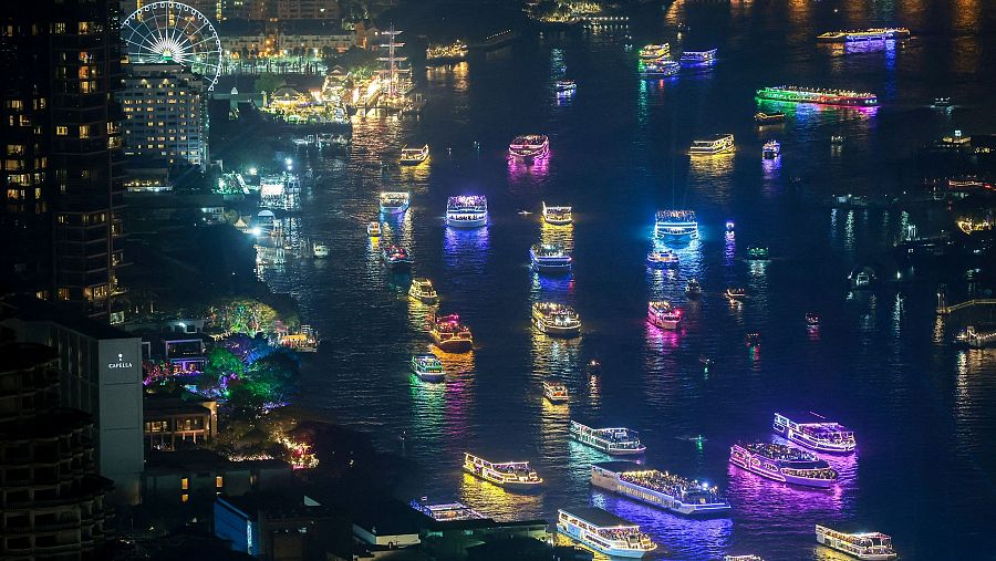 Barcos sobre el río Chao Phraya, en Bangkok