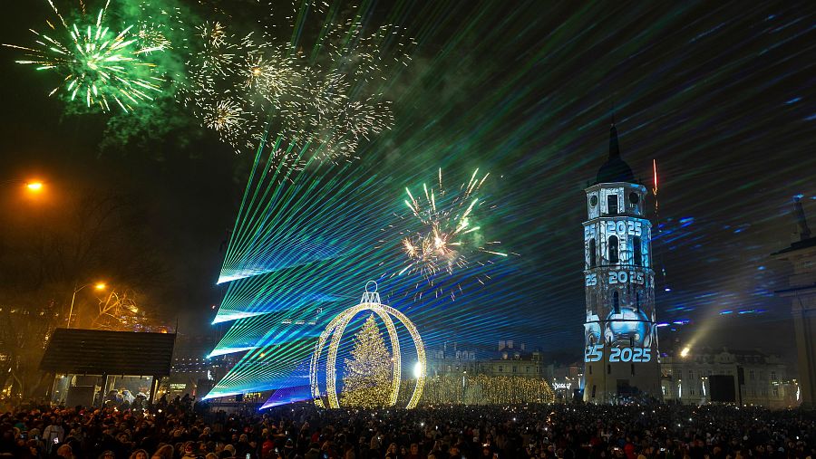 Espectáculo de luces en la Plaza de la Catedral de Vilna, Lituania