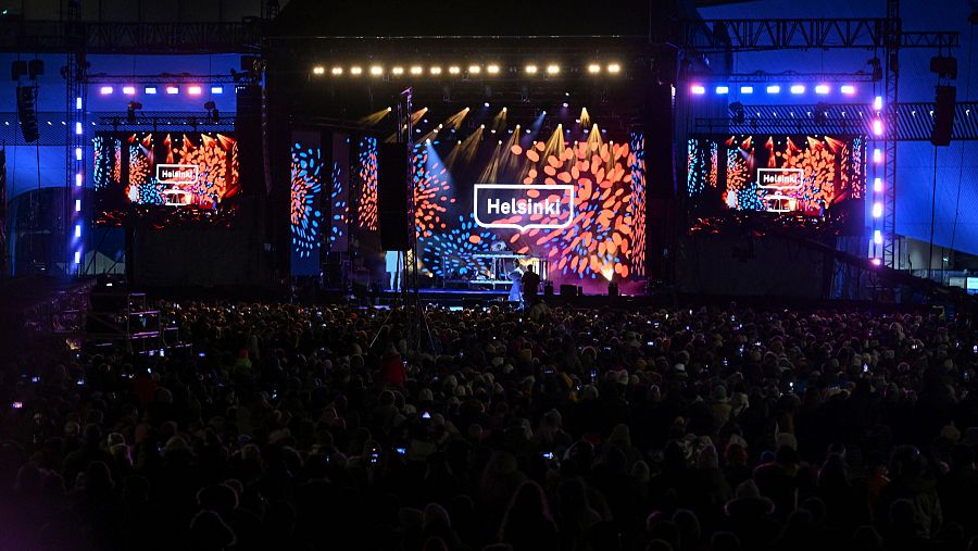 Imagen del escenario montado en la Plaza de los Ciudadanos en Helsinki, Finlandia, para celebrar la Nochevieja