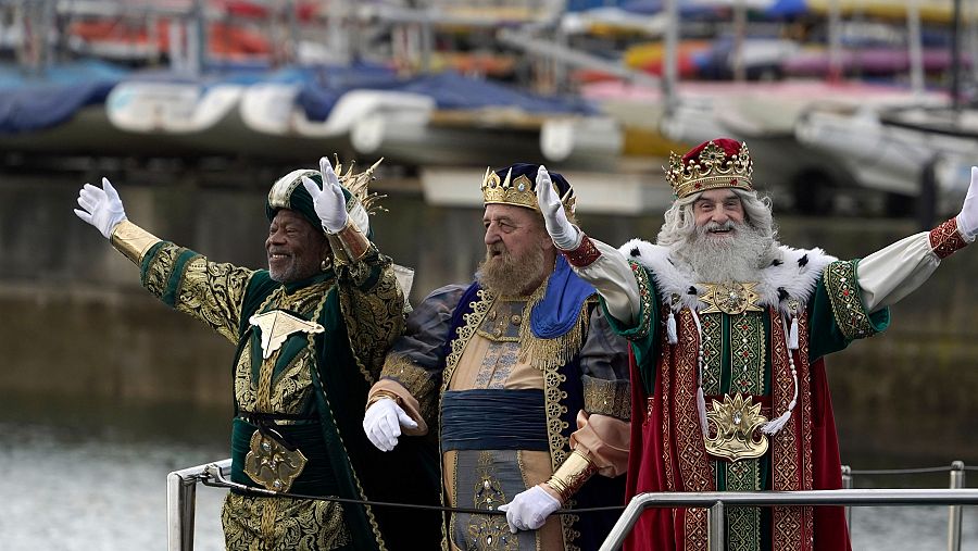 Los Reyes Magos llegan al puerto deportivo de Gijón