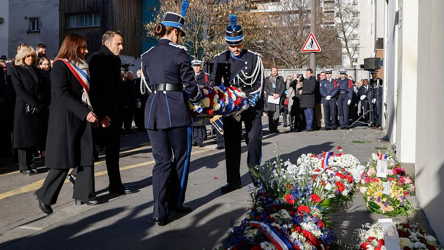 Homenaje a las víctimas en la anterior sede de 'Charlie Hebdo'