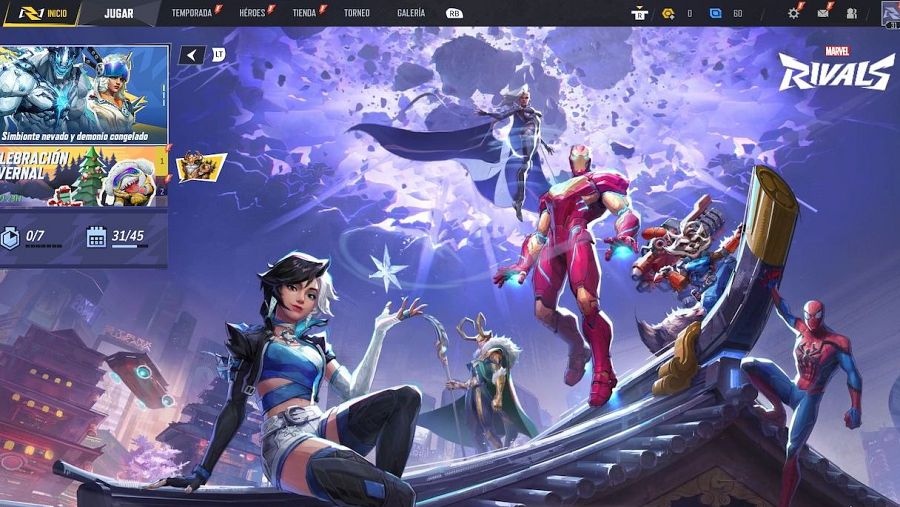 Combate en Marvel Rivals entre Iron Man, Tormenta, Spiderman, Rocket y Groot sobre un tejado futurista.  Menú principal con opciones de juego y evento 