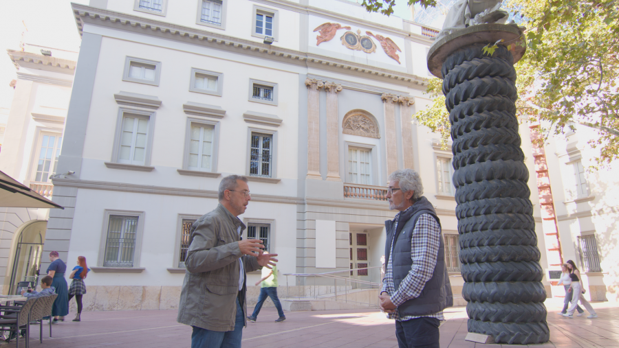 David Fernández amb un dels veïns de Figueres.