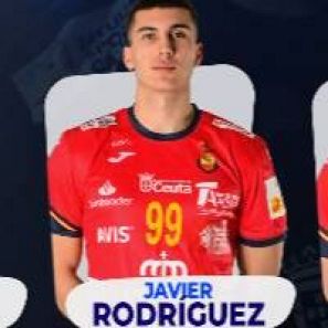 Balonmanista con camiseta roja y dorsal 99.  Imagen posiblemente de un campeonato mundial.  Nombre visible debajo.