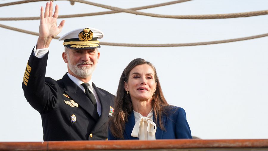 Los reyes despiden a Leonor, que se embarca en el buque 'Elcano'