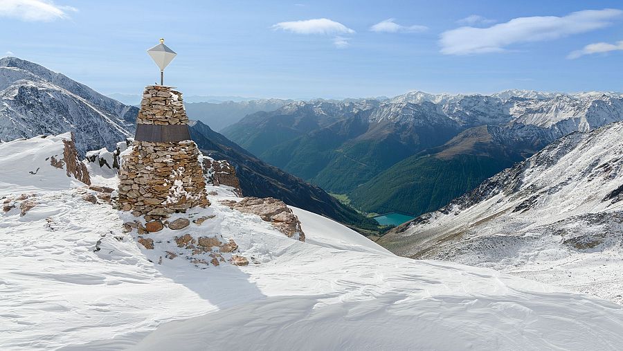 Memorial en el lugar donde se encontró a Ötzi, cerca del glaciar de Similaun, entre Austria e Italia
