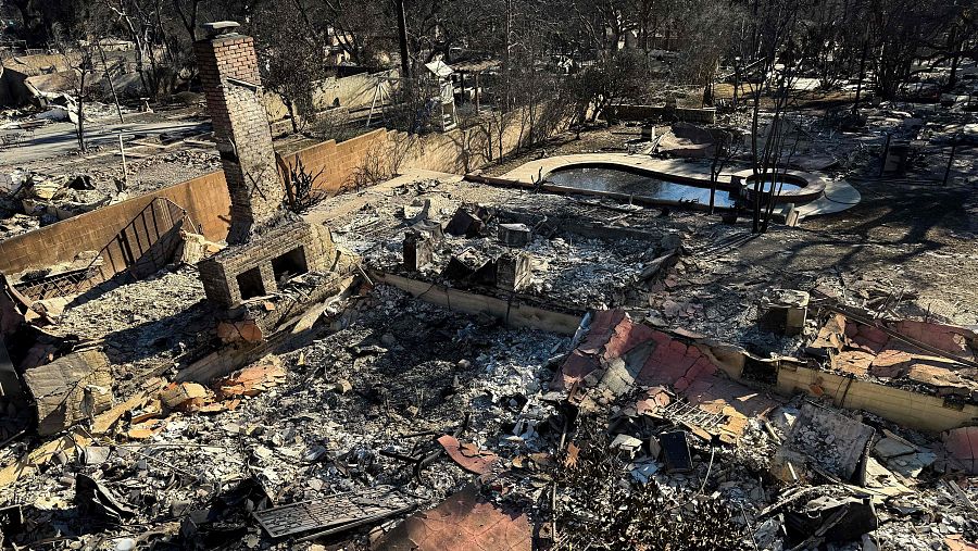 Un barrio destruido por el incendio Eaton en Altadena