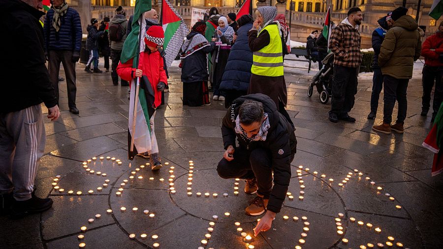 Un grupo de personas se concentra en Oslo en apoyo a Gaza