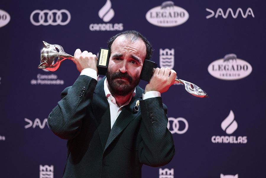 Premios Feroz 2025: Eduard Sola con los premios a los mejores guiones por 'Casa en llamas' y 'Querer'