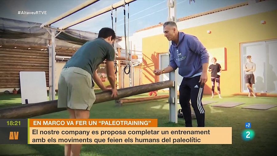 Moltes persones recorren a un entrenador personal per fer exercici.