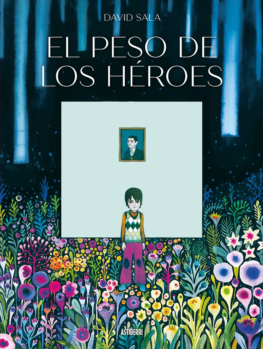 Niño observa un retrato en un interior claro con un exterior oscuro y frondoso. Portada del cómic 