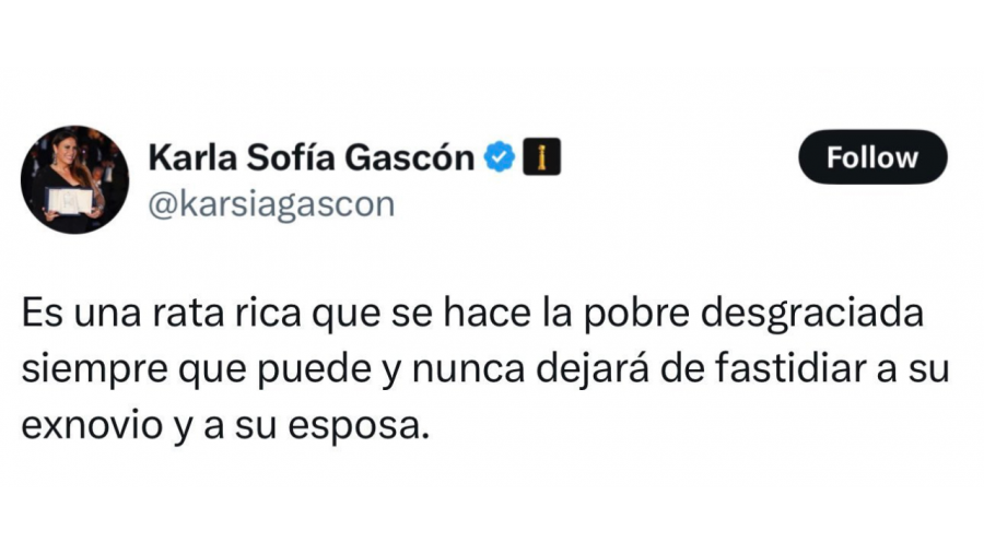 Tweet de una cuenta verificada con una crítica negativa hacia una persona, describiéndola como hipócrita y molesta para su expareja y su cónyuge.