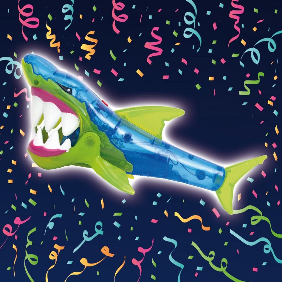 Linterna con forma de tiburón, verde y azul translúcido, con dientes. Fondo azul con confeti.  Posible regalo promocional.