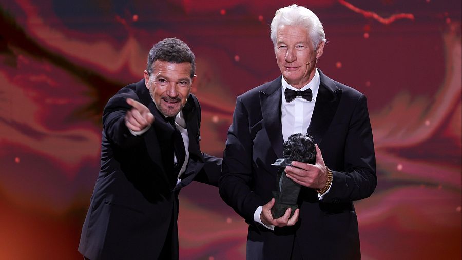 Richard Gere es ovacionado por el Goya Internacional