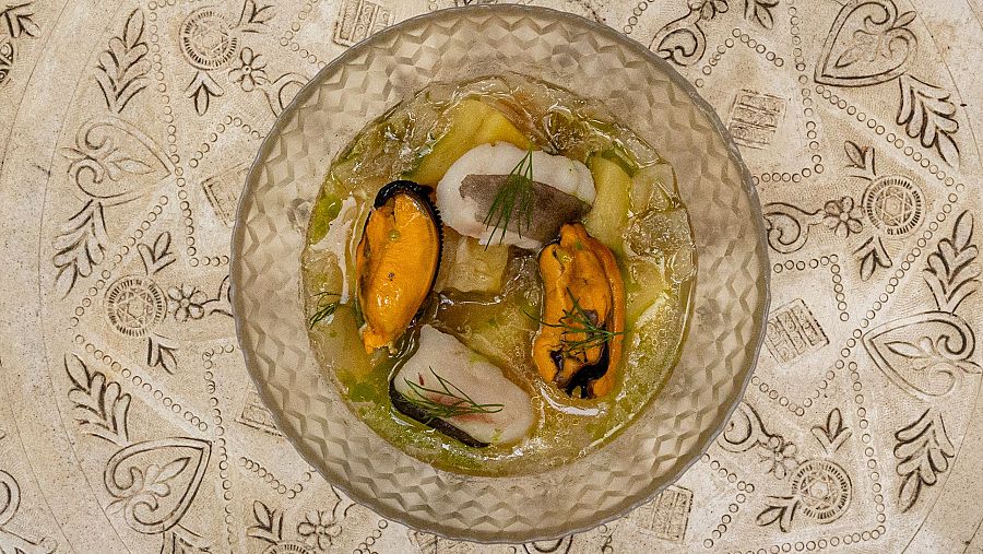 Patatas marinera con congrio y mejillón