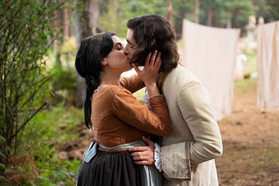 Luisa y Alejo se besan en 'Valle Salvaje'