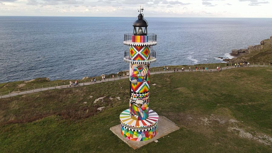 Faro de Ajo, situado en el cabo de Ajo, en la localidad cántabra del mismo nombre.