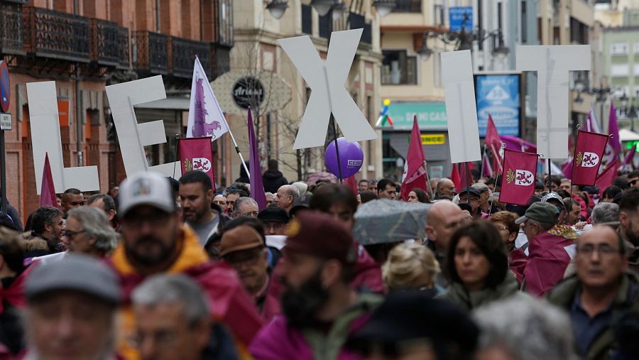 Miles de personas se manifiestan por el futuro de Léon